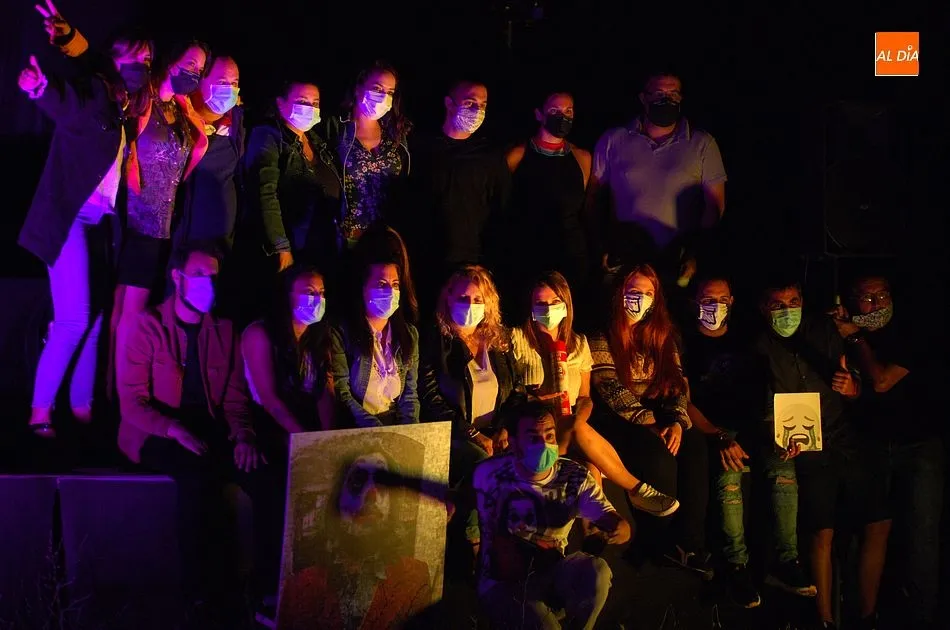 Foto 2 - Un centenar de personas r&iacute;en en El Paraje con el monologista&nbsp;Sergio Olvidado  