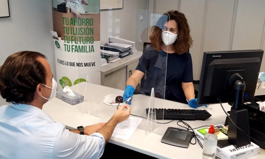 Unicaja apoya a empresas y particulares con 10.000 operaciones de financiación y 13.700 moratorias