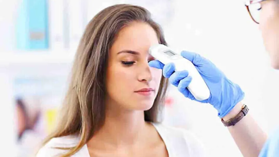 La fiebre, uno de los síntomas más comunes de la infección por COVID-19