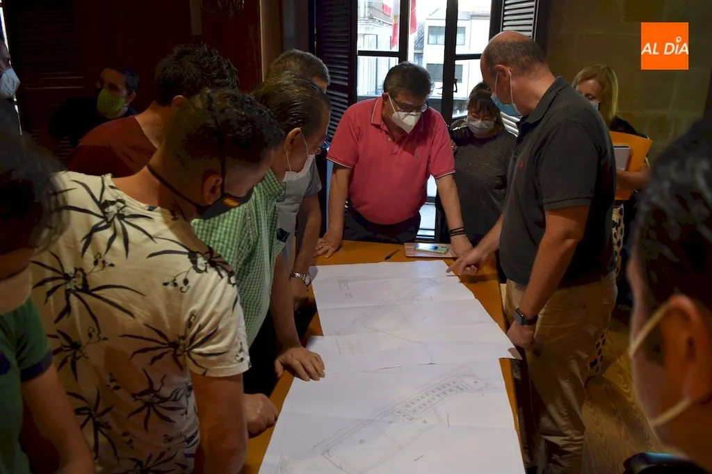 Foto 3 - Primera toma de contacto entre Ayuntamiento y empresarios para la posible construcci&oacute;n de un...