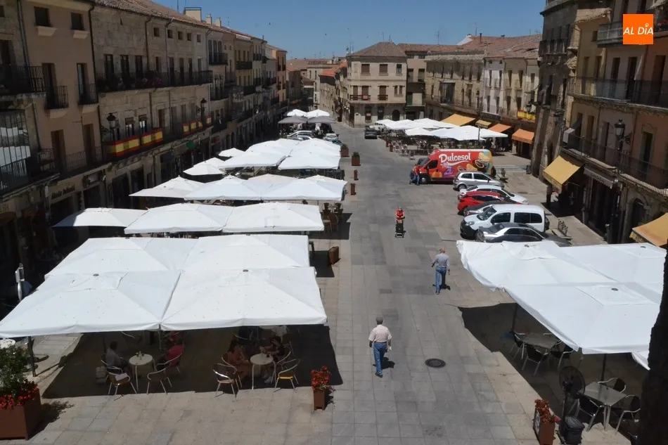 Foto 2 - Los veh&iacute;culos dicen adi&oacute;s a la Plaza Mayor hasta el mes de septiembre  