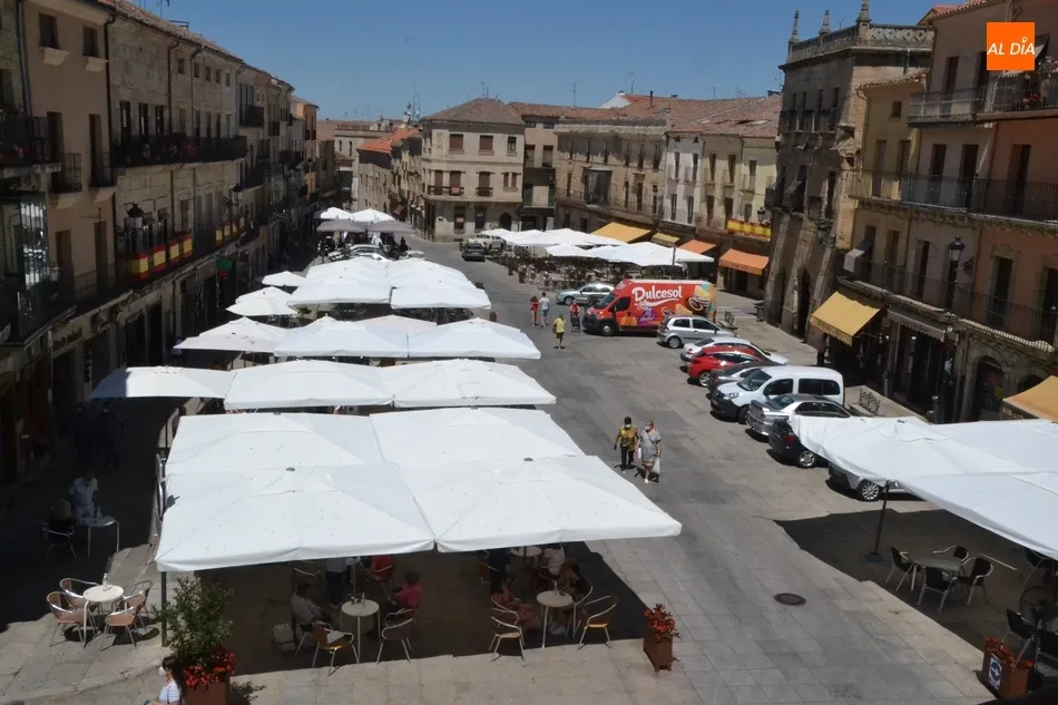 Foto 3 - Los veh&iacute;culos dicen adi&oacute;s a la Plaza Mayor hasta el mes de septiembre  