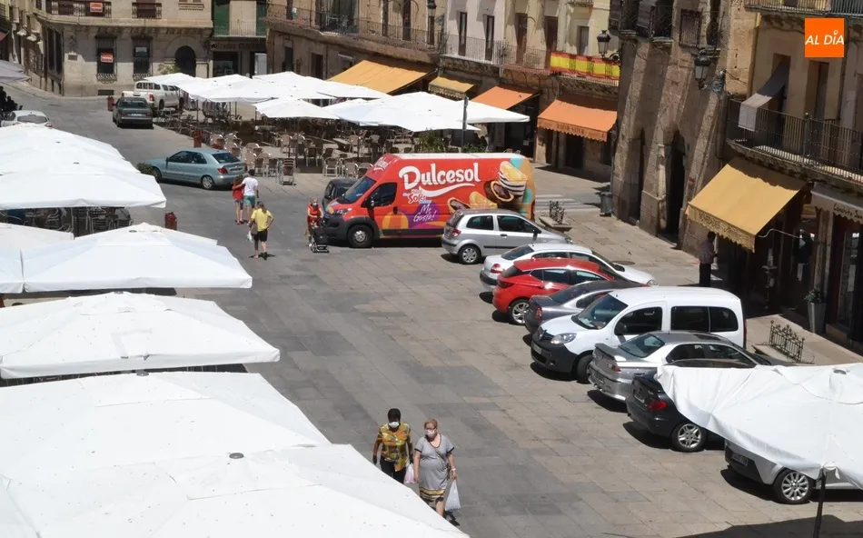 Foto 4 - Los veh&iacute;culos dicen adi&oacute;s a la Plaza Mayor hasta el mes de septiembre  