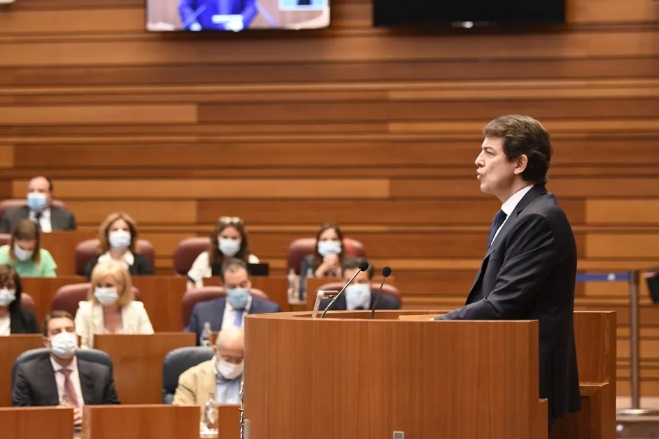 Mañueco, durante su intervención en el debate. Foto: Cortes de Castilla y León