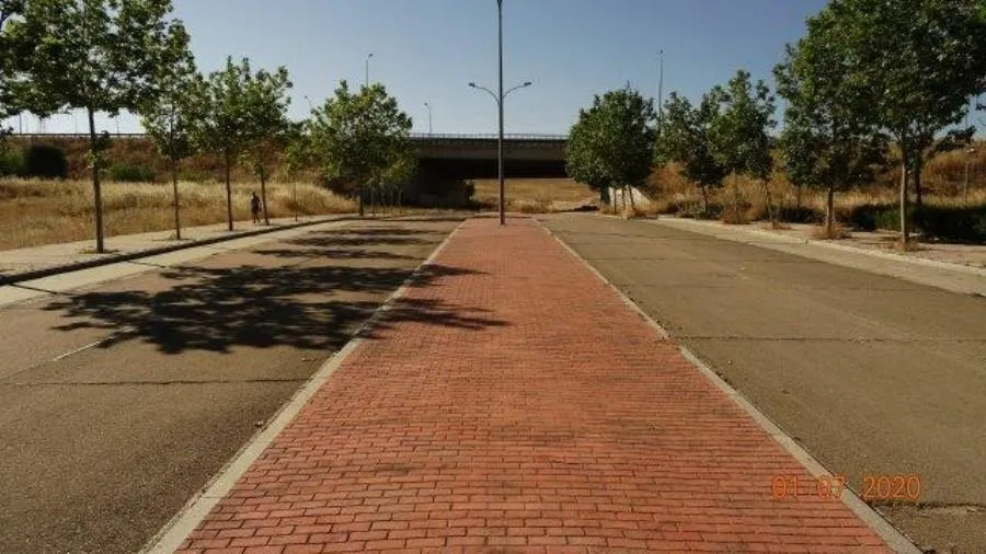 Foto 7 - Denuncian vertidos de basuras y colchones en un t&uacute;nel del Camino de Santiago a su paso por...