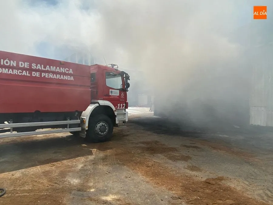 Foto 6 - Espectacular fuego en una f&aacute;brica de aceites y grasas industriales en Aldeaseca de la Frontera