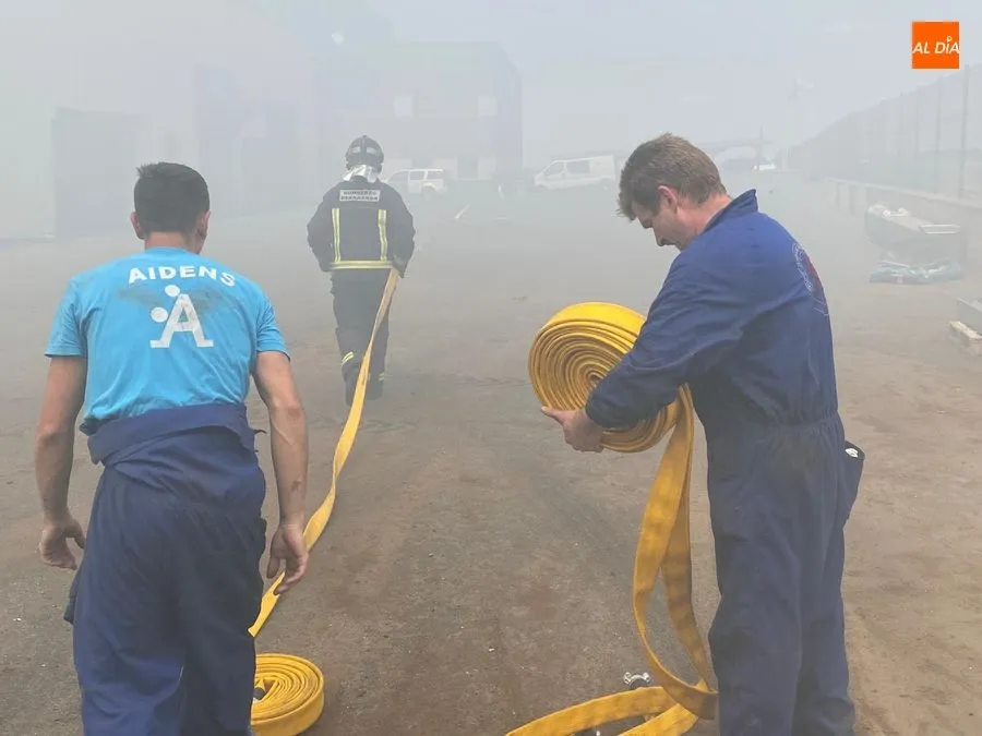 Foto 5 - Espectacular fuego en una f&aacute;brica de aceites y grasas industriales en Aldeaseca de la Frontera