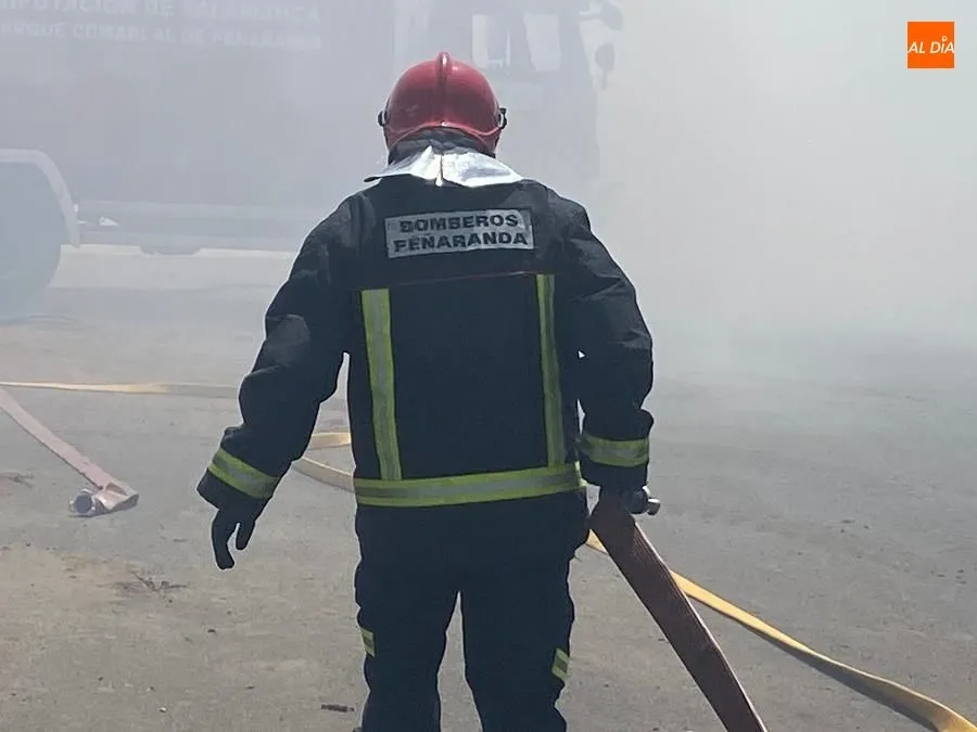 Foto 3 - Espectacular fuego en una f&aacute;brica de aceites y grasas industriales en Aldeaseca de la Frontera