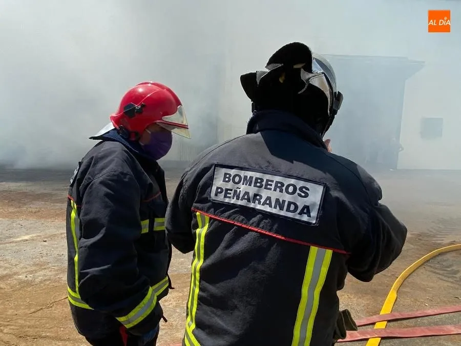 Foto 2 - Espectacular fuego en una f&aacute;brica de aceites y grasas industriales en Aldeaseca de la Frontera