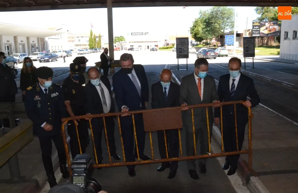 Foto 8 - Reabre al libre tr&aacute;nsito &ldquo;la frontera m&aacute;s antigua de Europa&rdquo; tras 107 d&iacute;as de cierre  