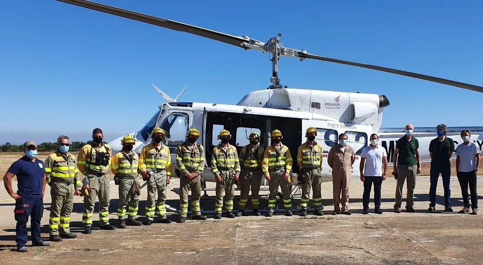 El delegado territorial de la Junta visita a los efectivos de la Base de Incendios de El Maíllo  