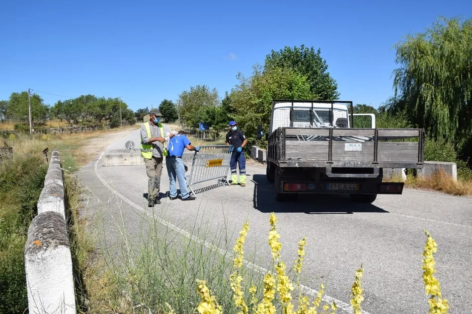 Foto 9 - La reapertura de la frontera se hizo de rogar casi hasta el mediod&iacute;a en Aldea del Obispo  