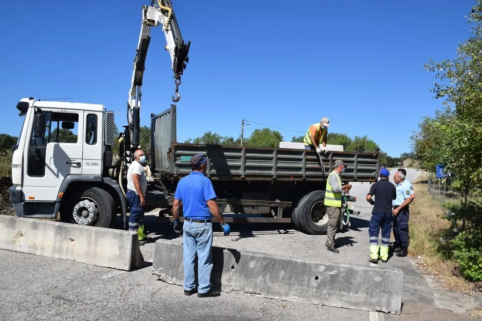 Foto 8 - La reapertura de la frontera se hizo de rogar casi hasta el mediod&iacute;a en Aldea del Obispo  