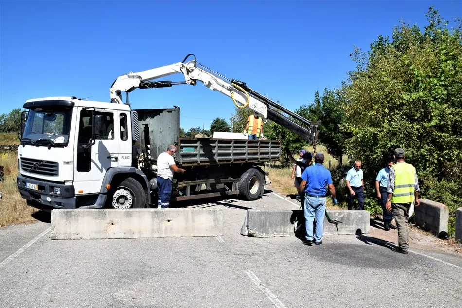 Foto 7 - La reapertura de la frontera se hizo de rogar casi hasta el mediod&iacute;a en Aldea del Obispo  