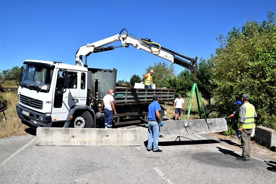 Foto 6 - La reapertura de la frontera se hizo de rogar casi hasta el mediod&iacute;a en Aldea del Obispo  