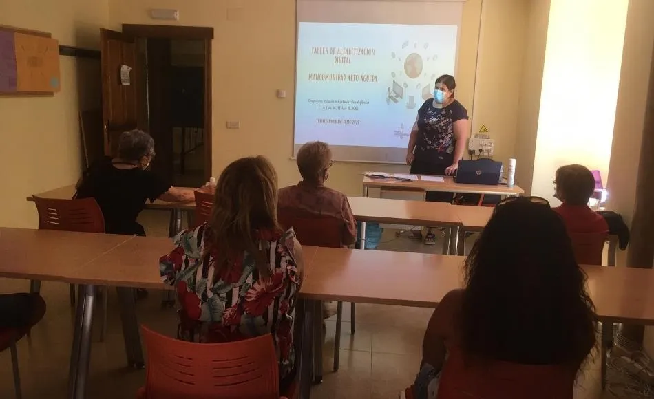 Foto 2 - En marcha el taller de alfabetizaci&oacute;n digital de la Mancomunidad Alto &Aacute;gueda con 15 alumnos  