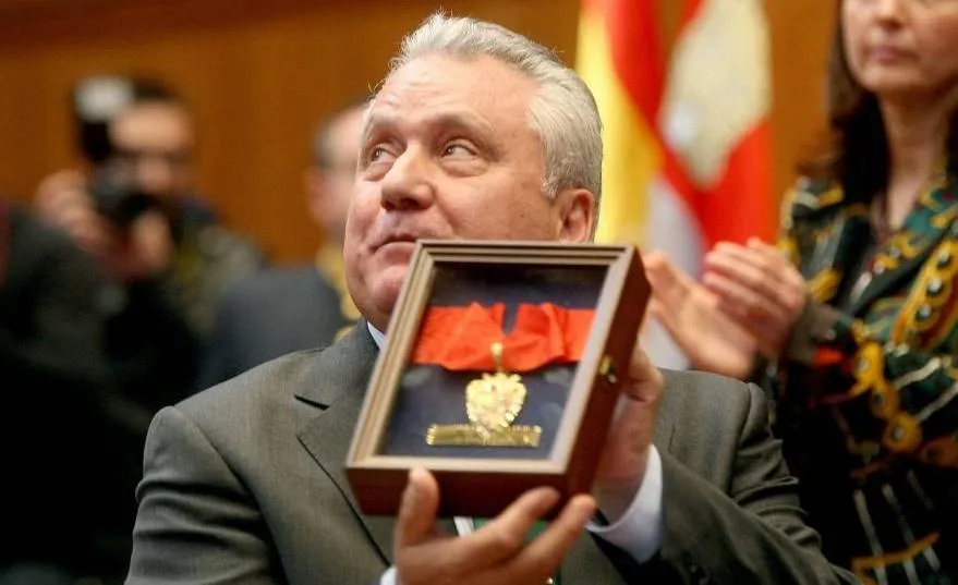 Aliste recogió en nombre de las víctimas del terrorismo la Medalla de Oro de las Cortes en el año 2015. Foto Cortes CyL