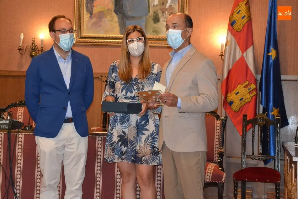 Foto 4 - El Ayuntamiento homenajea a varias entidades por la ayuda social prestada durante el estado de...