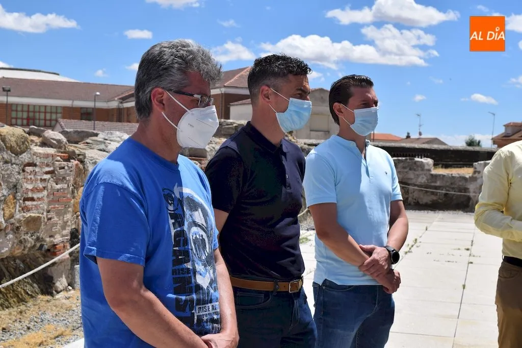 Foto 6 - Los diputados de Ciudadanos, Jes&uacute;s de San Antonio y Manuel Hern&aacute;ndez, visitan el Castillo de los...