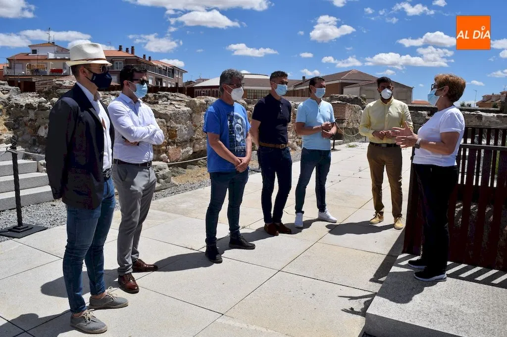 Foto 3 - Los diputados de Ciudadanos, Jes&uacute;s de San Antonio y Manuel Hern&aacute;ndez, visitan el Castillo de los...