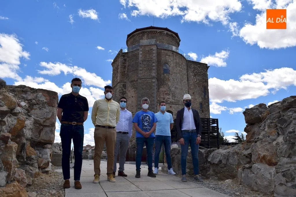 Foto 2 - Los diputados de Ciudadanos, Jes&uacute;s de San Antonio y Manuel Hern&aacute;ndez, visitan el Castillo de los...