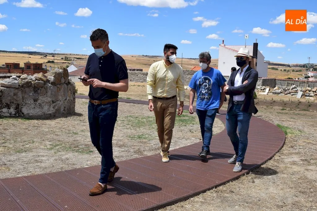 Foto 5 - Los diputados de Ciudadanos, Jes&uacute;s de San Antonio y Manuel Hern&aacute;ndez, visitan el Castillo de los...