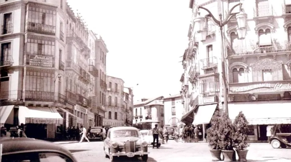 Foto 2 - La plaza Poeta Iglesias a mediados del XX