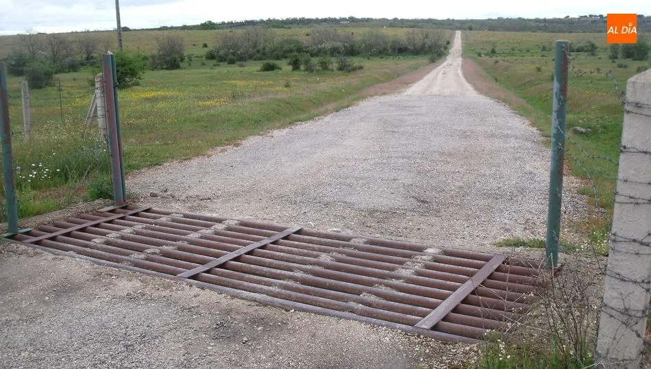 Las porteras canadienses deberán realizarse con tubo redondo giratorio / CORRAL