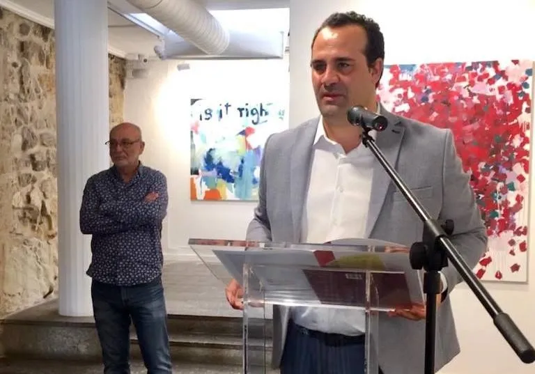 Foto 3 - Manuel Benito ofrece "un soplo de alegr&iacute;a" a la sala de exposiciones de La Salina