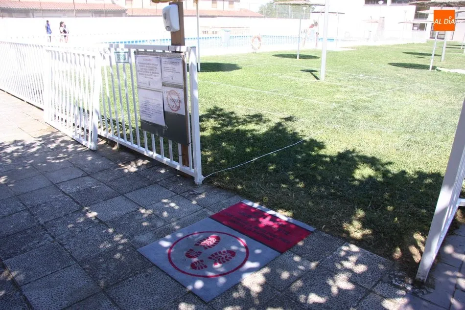 Foto 5 - Limpieza, higiene y distanciamiento, normas prioritarias en las piscinas de Aldead&aacute;vila  