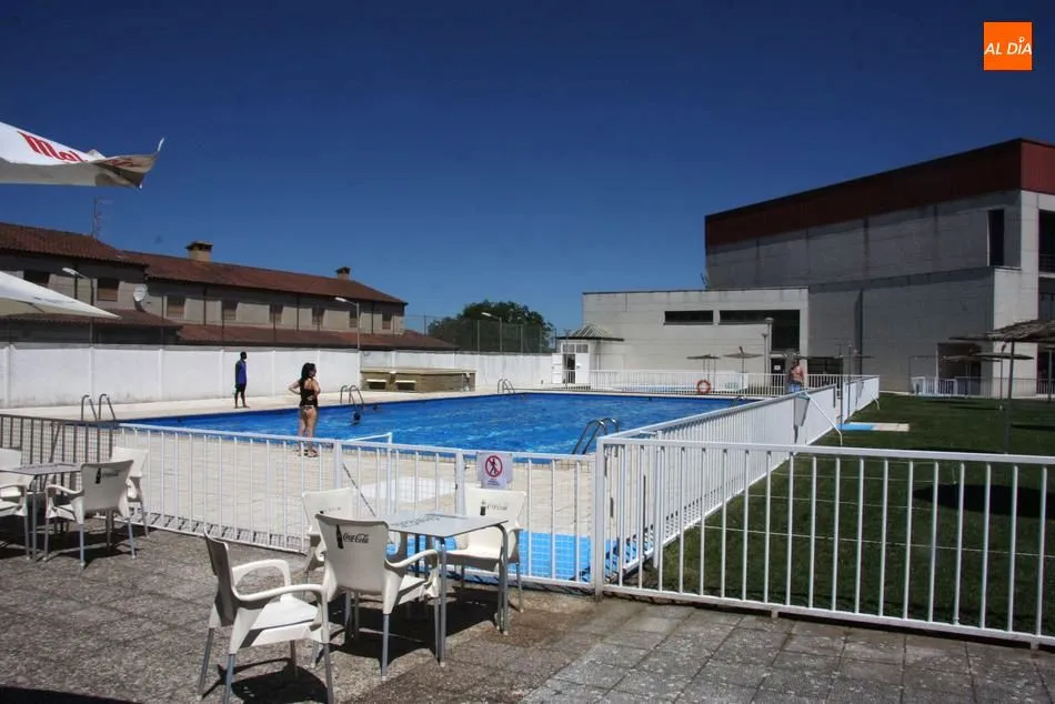 Foto 2 - Limpieza, higiene y distanciamiento, normas prioritarias en las piscinas de Aldead&aacute;vila  