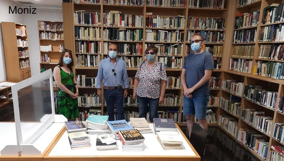 El Centro de Estudios Bejaranos dona su catálogo de publicaciones a la biblioteca de Hervás