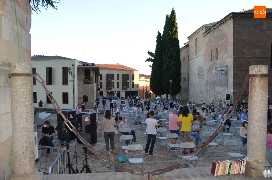 Foto 11 - Estreno solidario de la obra &lsquo;Mintiendo su nombre&rsquo; en el Patio Chico&nbsp;