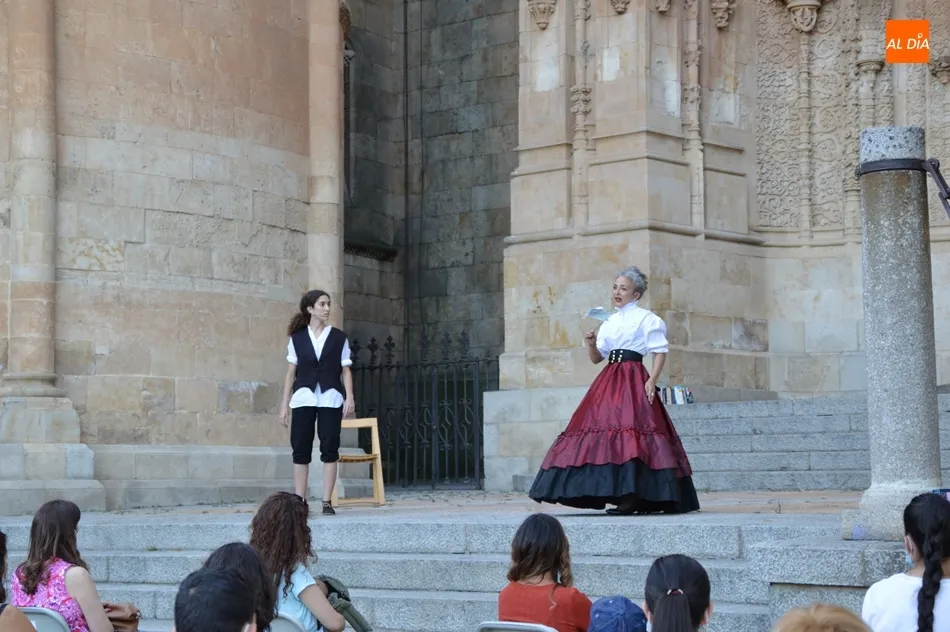 Un momento de la representación de Mintiendo su nombre, en el Patio Chico. Fotos: Ángel Merino