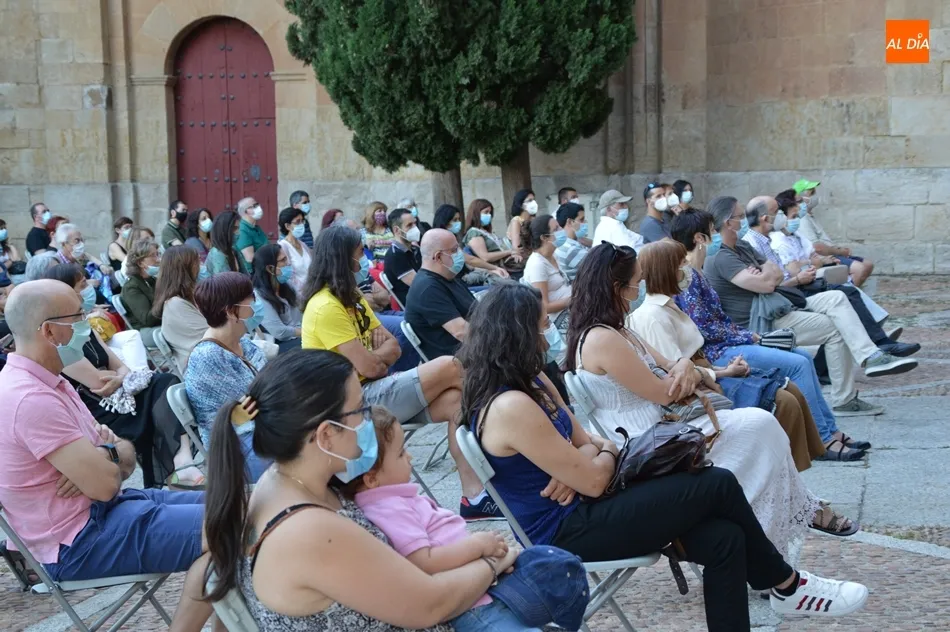 Foto 3 - Estreno solidario de la obra &lsquo;Mintiendo su nombre&rsquo; en el Patio Chico&nbsp;