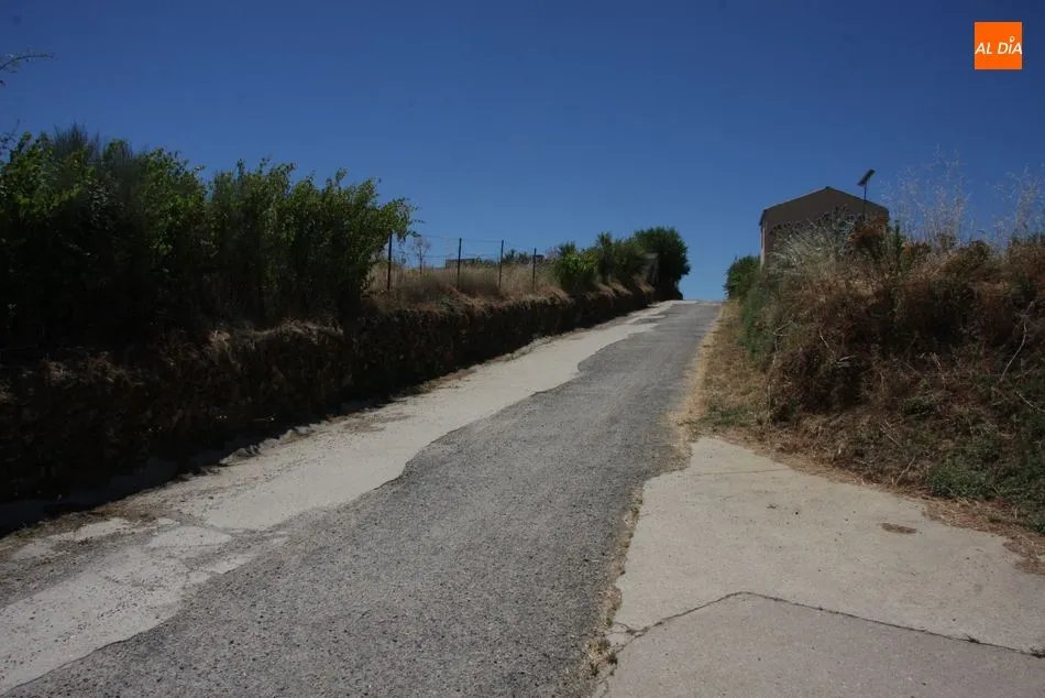 Foto 2 - Los Planes Provinciales ir&aacute;n destinados a mejora de las redes y a los accesos de los cementerios  