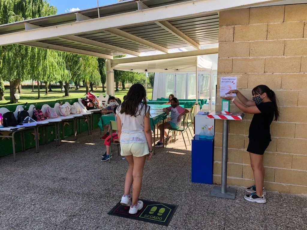 Foto 3 - Actividades l&uacute;dicas y mucha diversi&oacute;n se dan cita en la ludoteca de Alba de Tormes