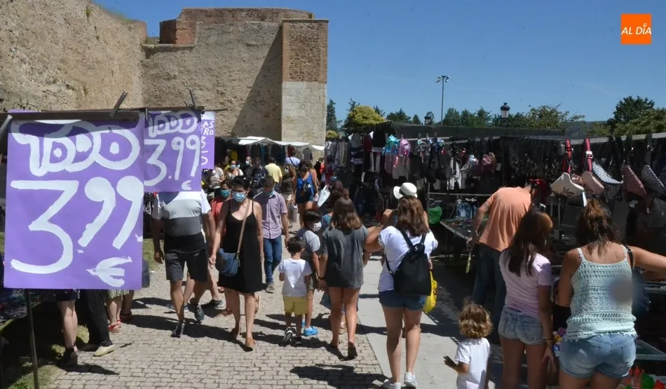 Retorna el mercadillo sabatino iniciando la nueva normalidad con nuevo emplazamiento  