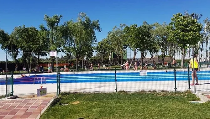 Piscinas de Peñaranda de Bracamonte. Foto Archivo redes
