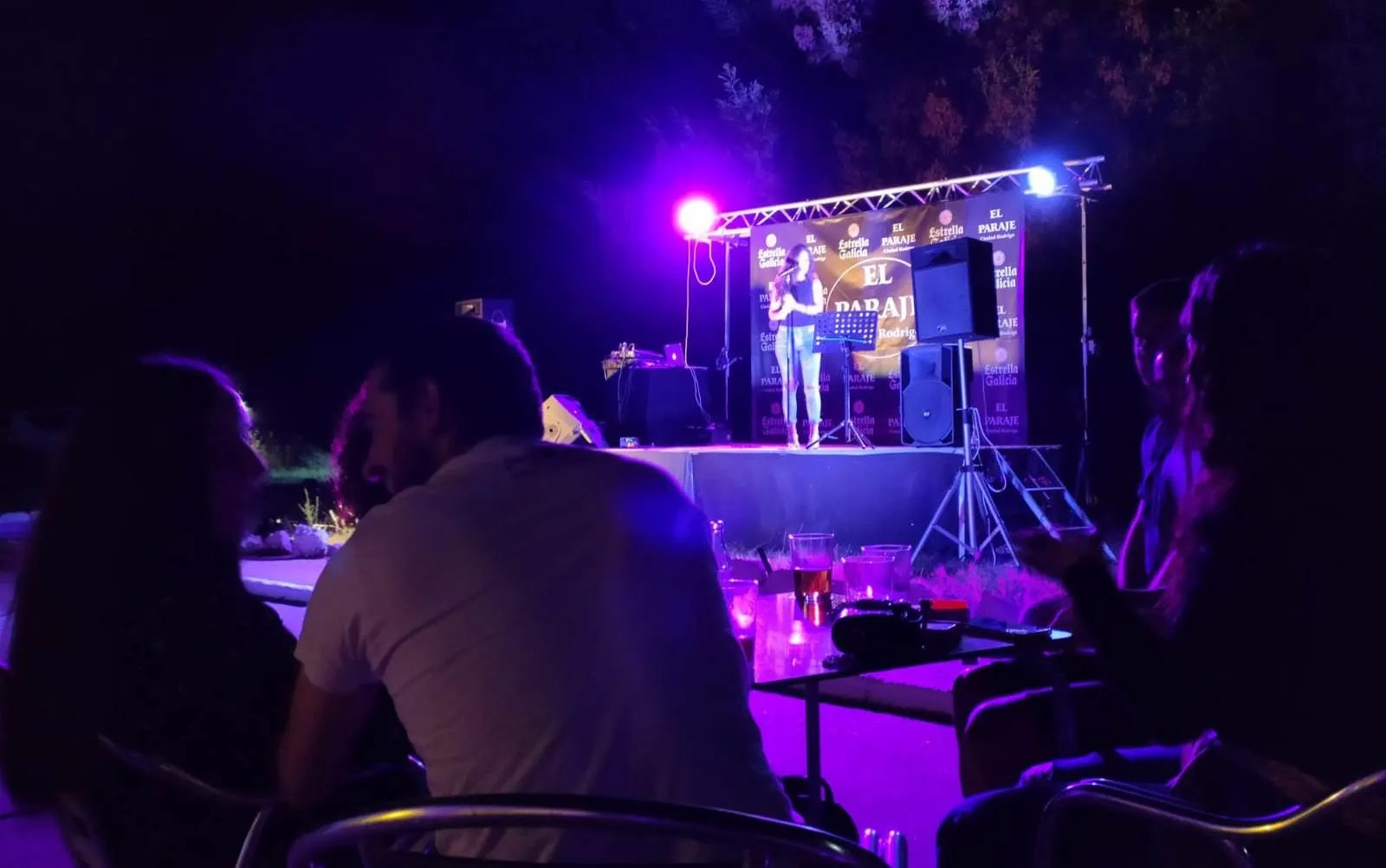Foto 2 - El Paraje vive un entretenido fin de semana de humor y m&uacute;sica  
