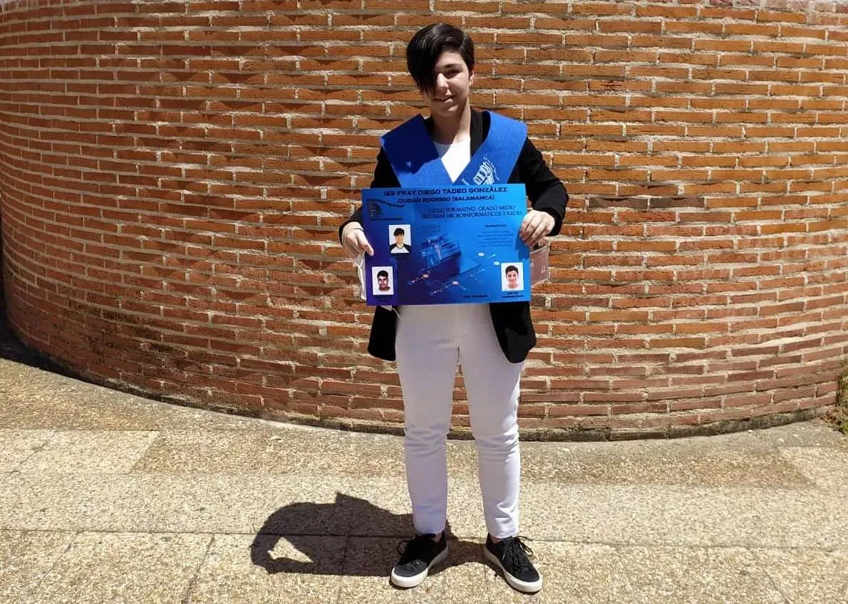 Foto 2 - Los alumnos de 2&ordm; Bachillerato del Fray Diego celebran con restricciones su graduaci&oacute;n  