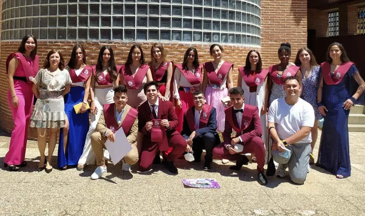 Los alumnos de 2º Bachillerato del Fray Diego celebran con restricciones su graduación  