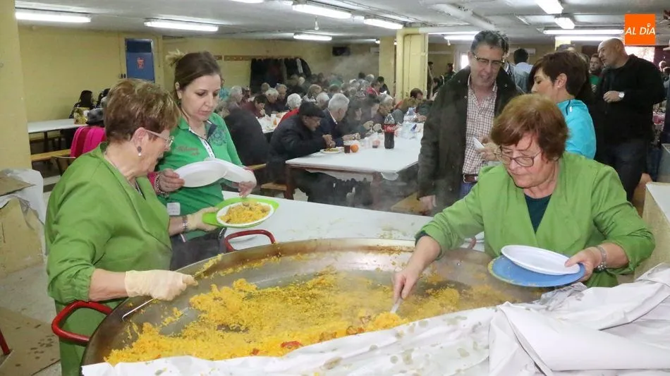En diciembre pasado Aldeadávila participaba también en una paella solidaria a favor de ELACyL