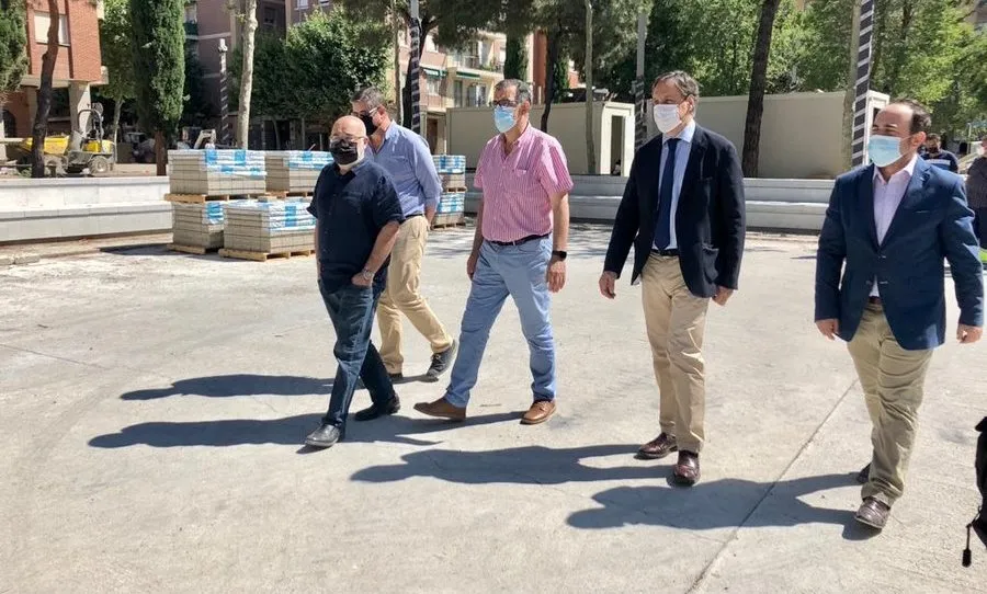 Foto 2 - Unas "baldosas descontaminantes" ayudar&aacute;n a combatir el &oacute;xido de nitr&oacute;geno en la plaza de...
