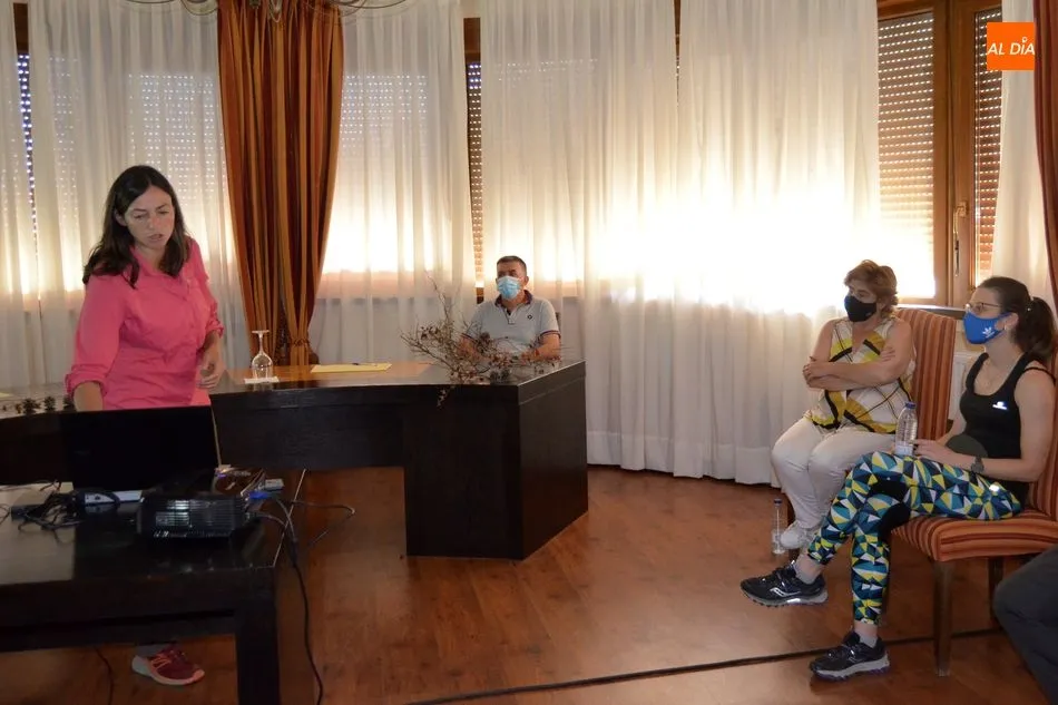 Foto 4 - La Directora General de Deportes de la Junta visita La Covatilla