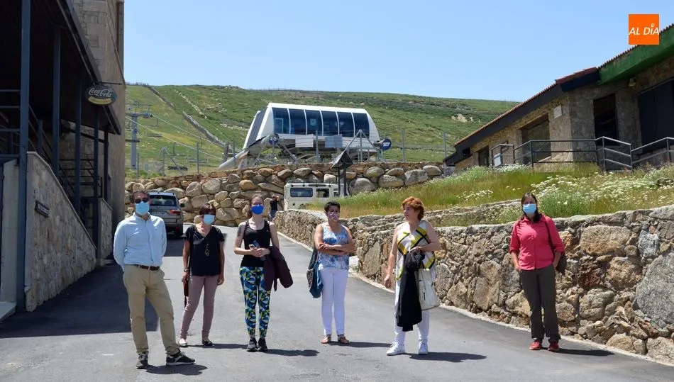 María Perrino, directora general de La Junta en la estación de esquí Sierra de Béjar