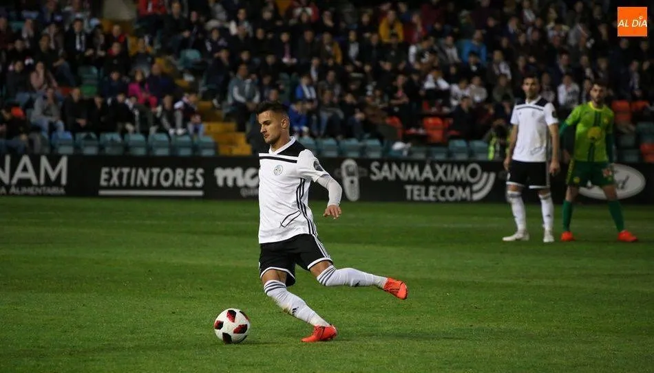 Din Alomerovic en un partido con el Salamanca UDS