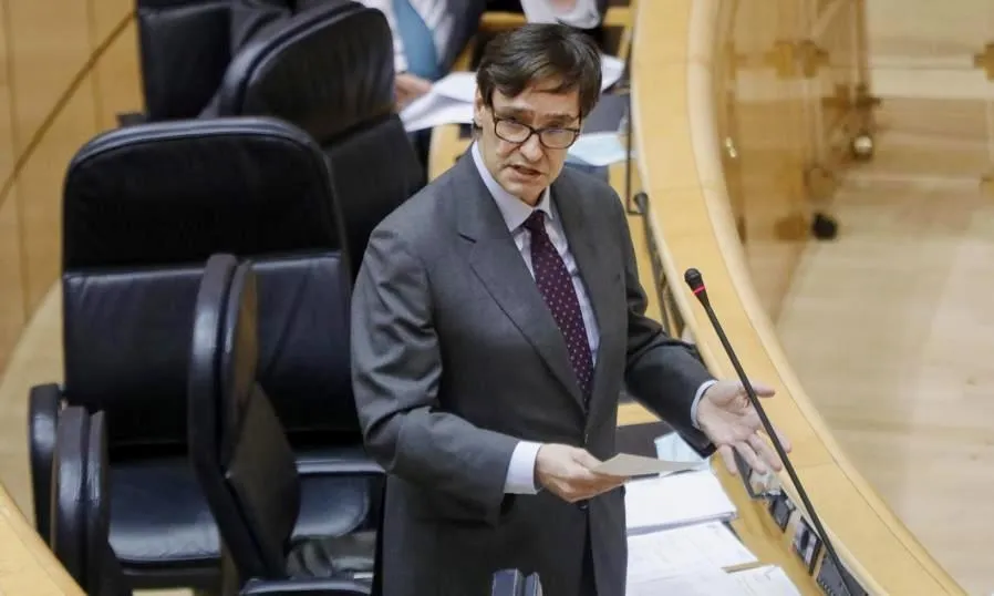 El Ministro de Sanidad, Salvador Illa, durante su intervención en una sesión plenaria en el Senado. Foto de Jesús Hellín - EP