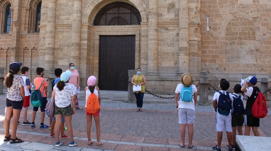 Un total de 21 niños y jóvenes participan en el taller de nuevas tecnologías y patrimonio de la...
