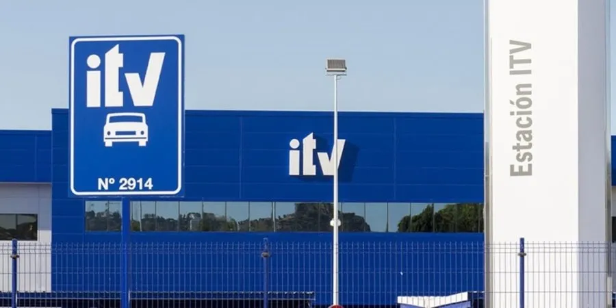 El confinamiento a causa del coronavirus dejó sin poder pasar la ITV a unos cinco millones de automóviles en España. Foto EP
